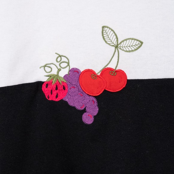 Vintage Cricket Lane Women's Embroidered Fruit Themed Made in USA Top Size SMALL - Picture 2 of 5
